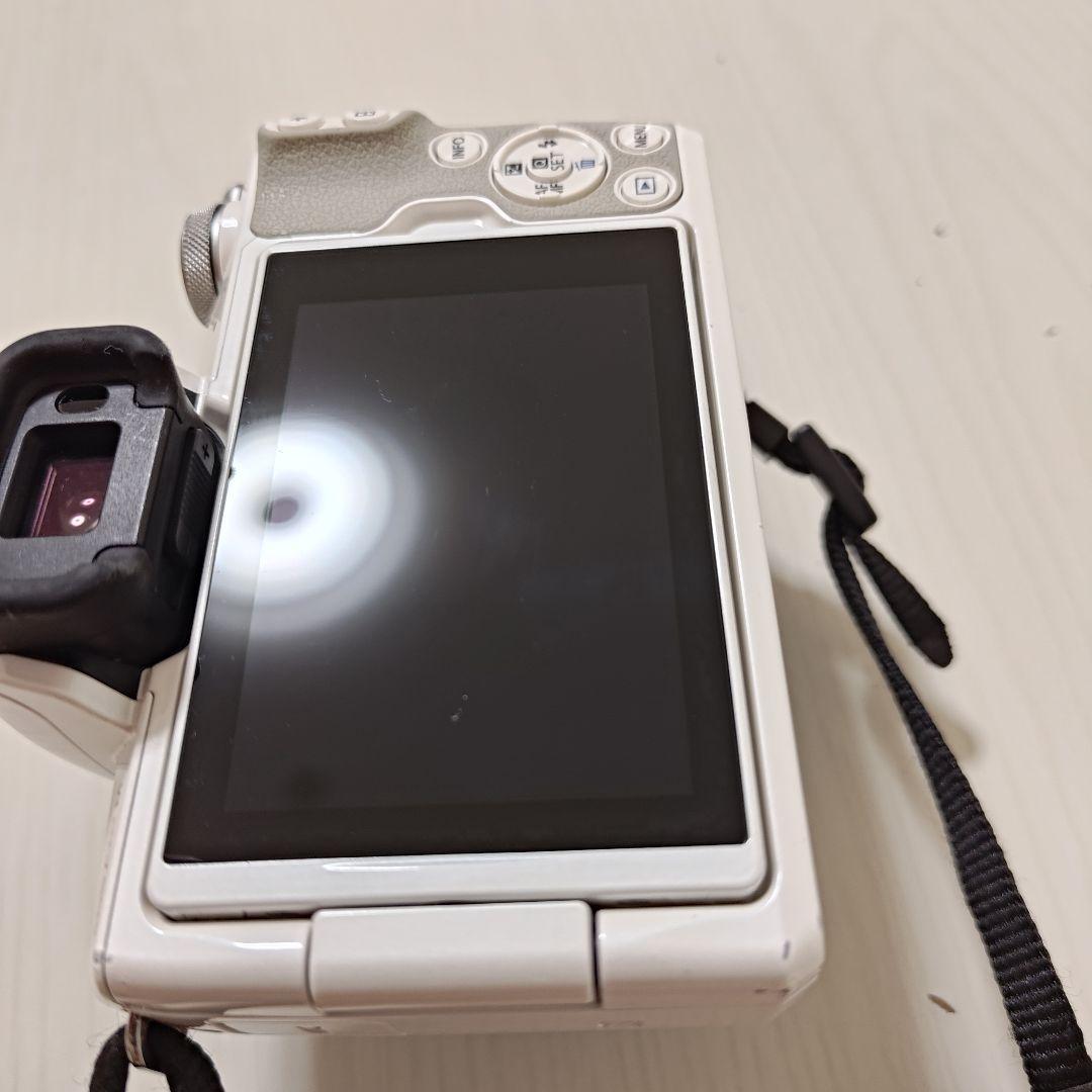 Canon EOS Kiss M ホワイト　SDHCカード32GB