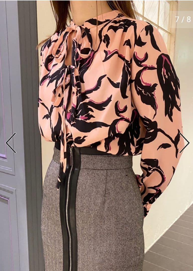 新品未使用ピンキーダイアンフラワープリントブラウス