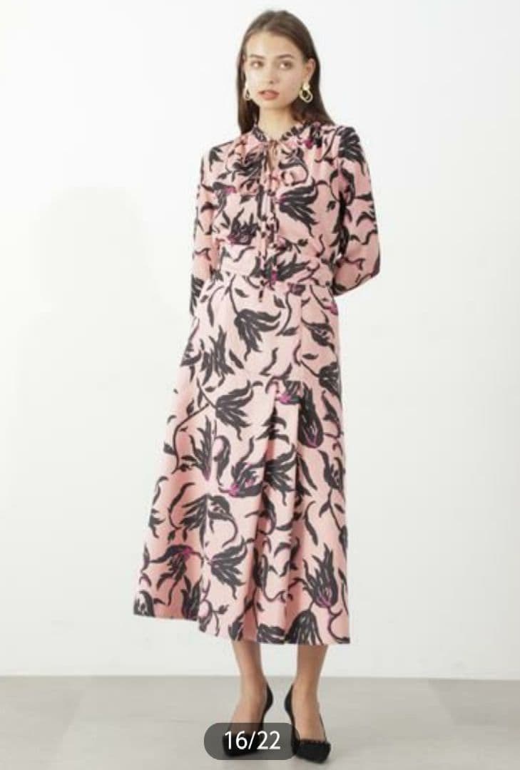 新品未使用ピンキーダイアンフラワープリントブラウス