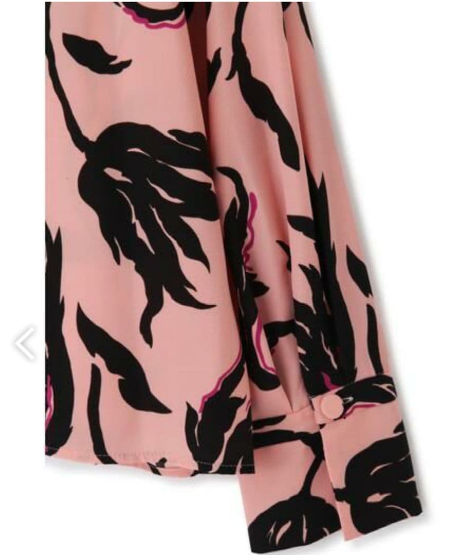 新品未使用ピンキーダイアンフラワープリントブラウス