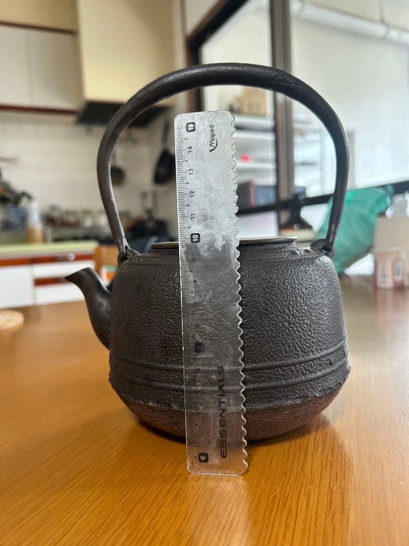 日本の鋳鉄製鉄瓶 蓋付き
