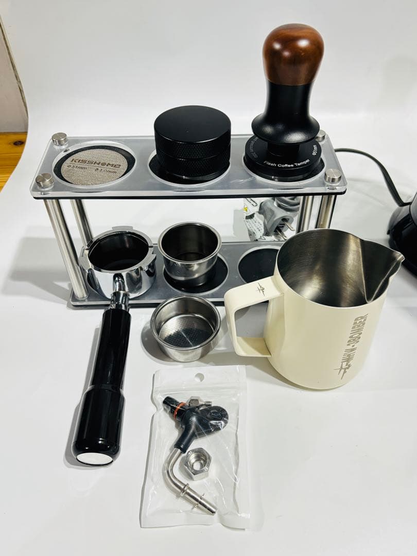 デロンギ　デディカ　EC680 BK ブラック　エスプレッソマシン　おまけ付き