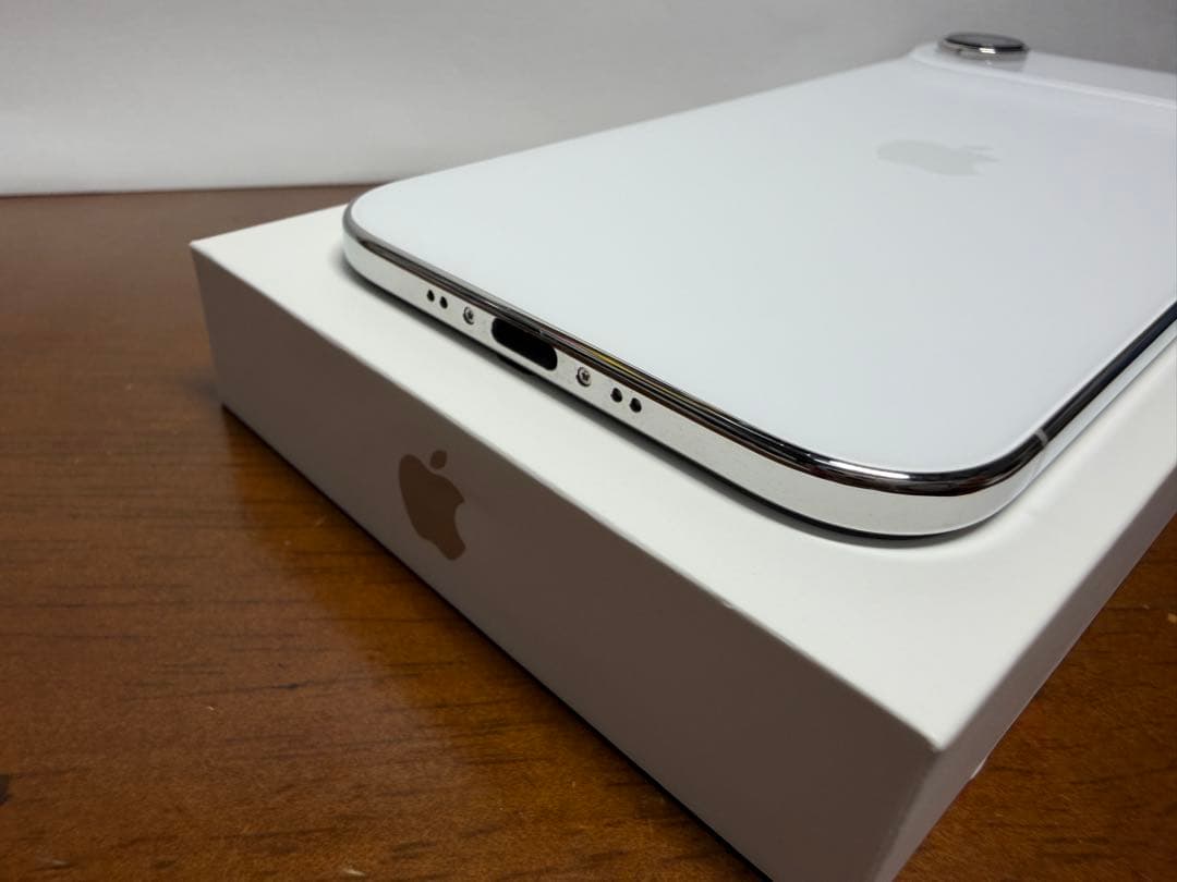 iPhone Airクラウドホワイト　AppleCare付き！