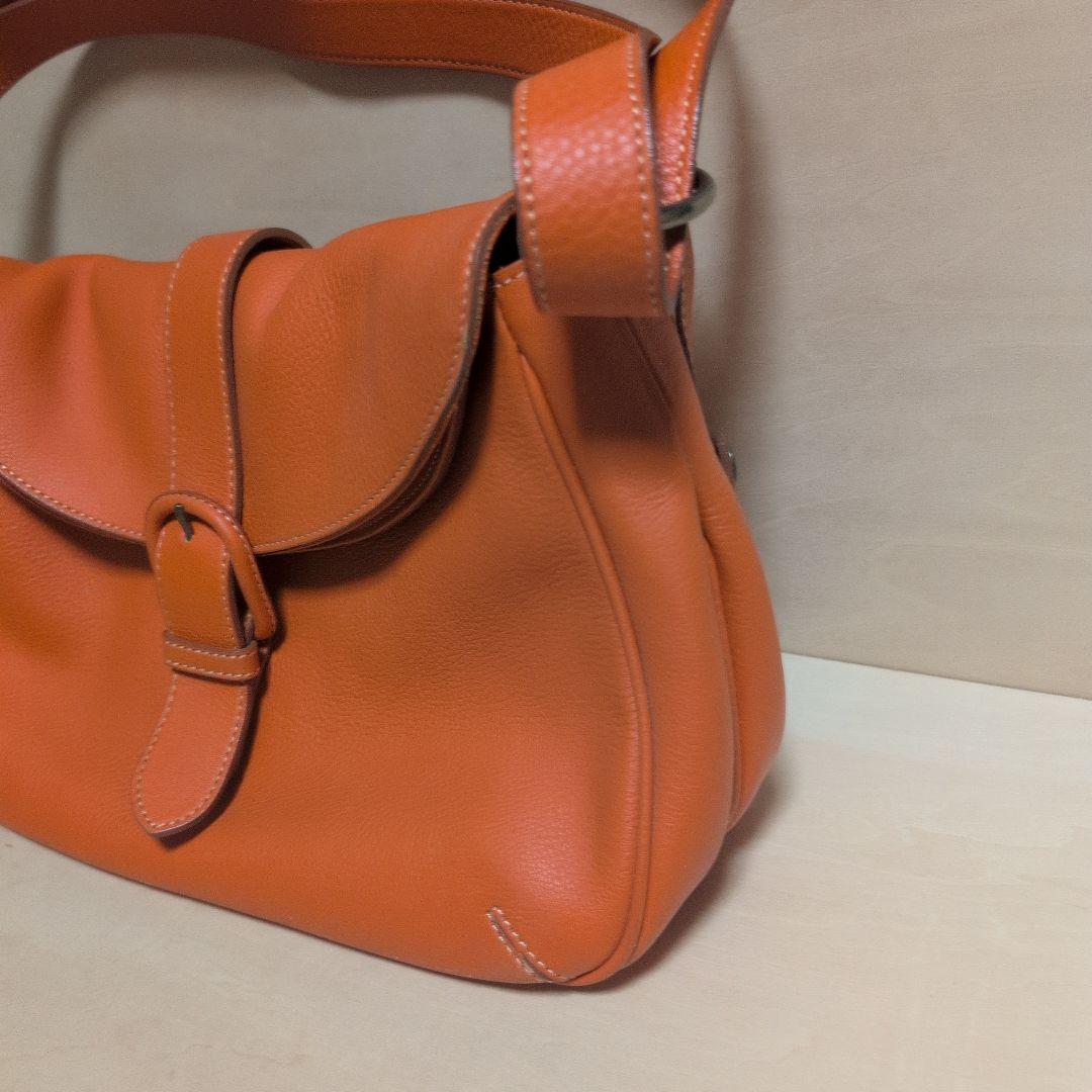 土屋鞄　牛革ショルダーバッグ 「フォンダ」シリーズ