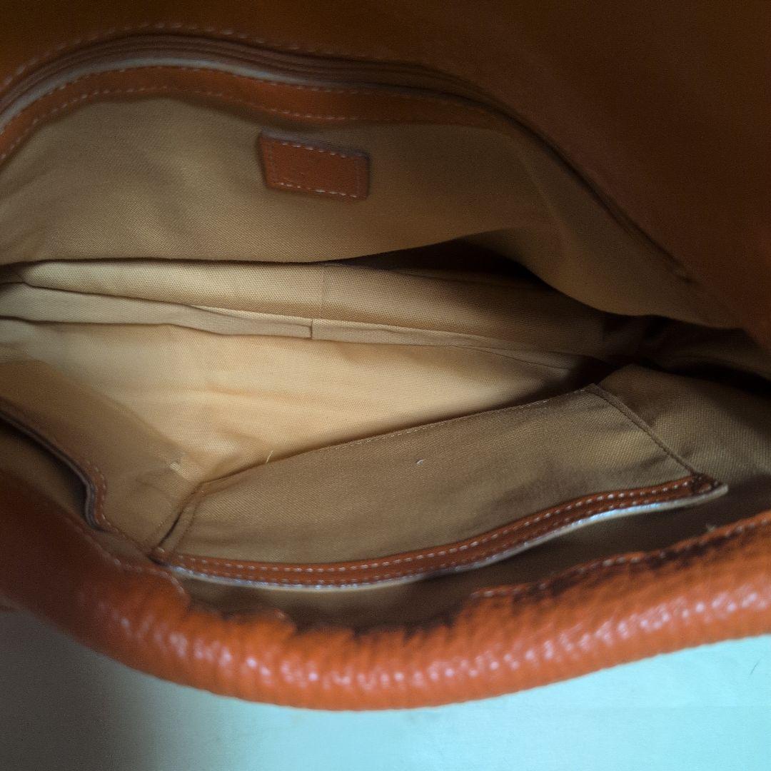 土屋鞄　牛革ショルダーバッグ 「フォンダ」シリーズ