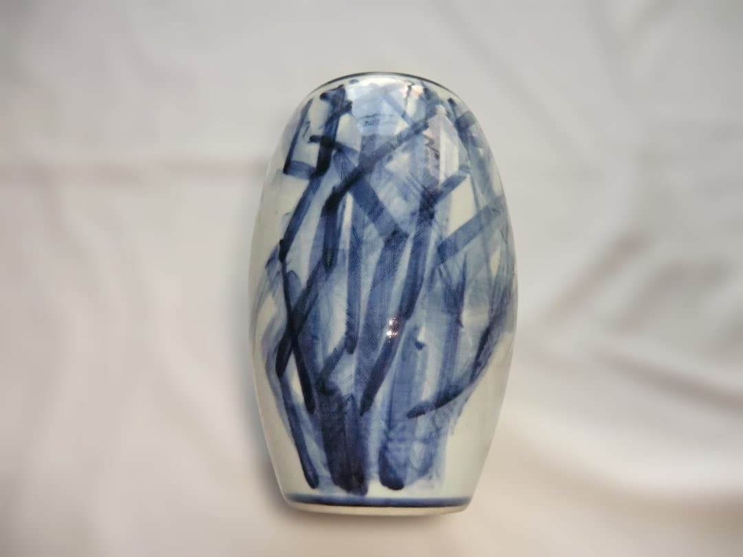 青と白の抽象デザインの陶器花瓶　松風栄一　木箱付き　京焼　染付　昭和