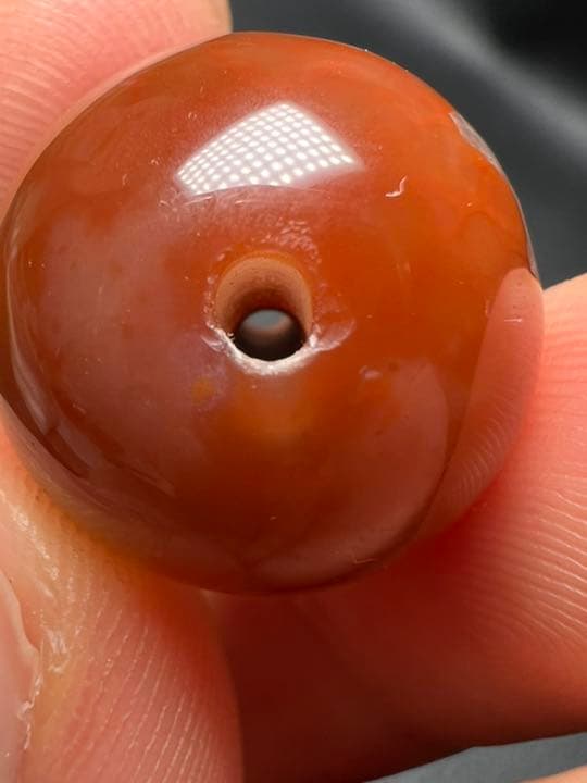 0908162　セール✨戦国紅瑪瑙17ミリ　貫通穴　キラキラ✨結晶