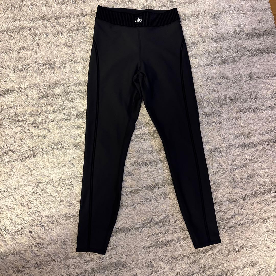 美品　alo yoga Airlift レギンス/ブラトップセットアップ