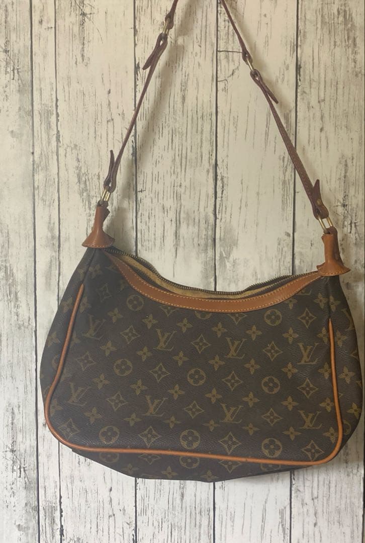 LOUIS VUITTONショルダーバッグ