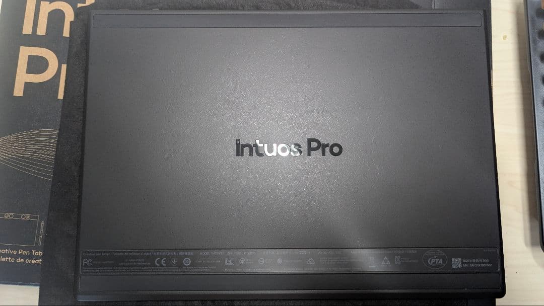 液タブ・ペンタブ Wacom Intuos Pro 2025 Medium PTK670K0C