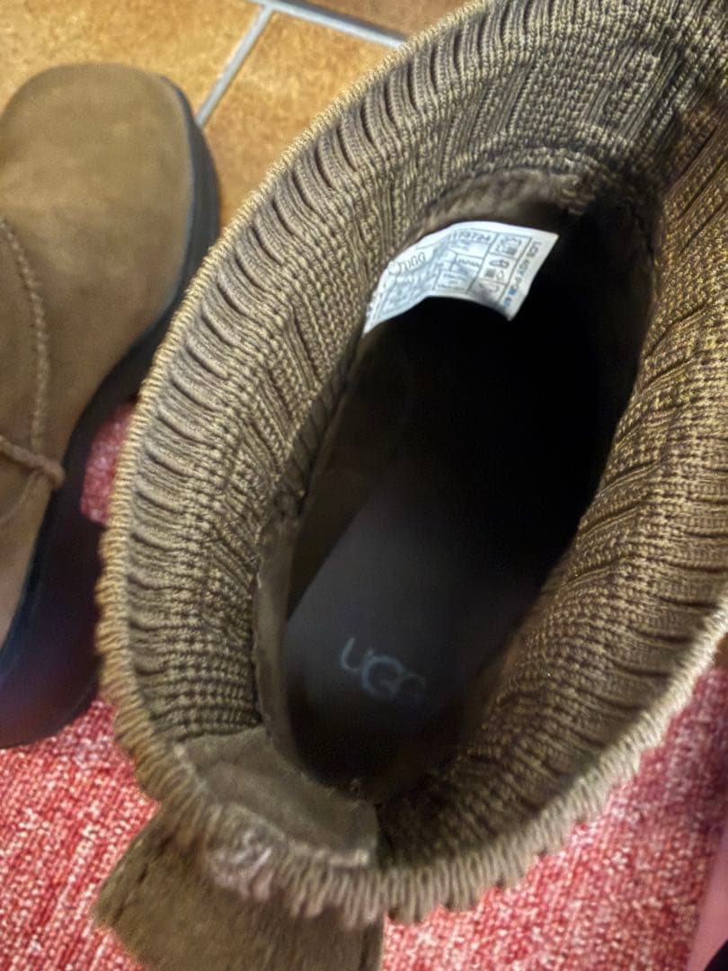 極美品UGG厚底モクシーチェルシー ダークブラウン 25cm