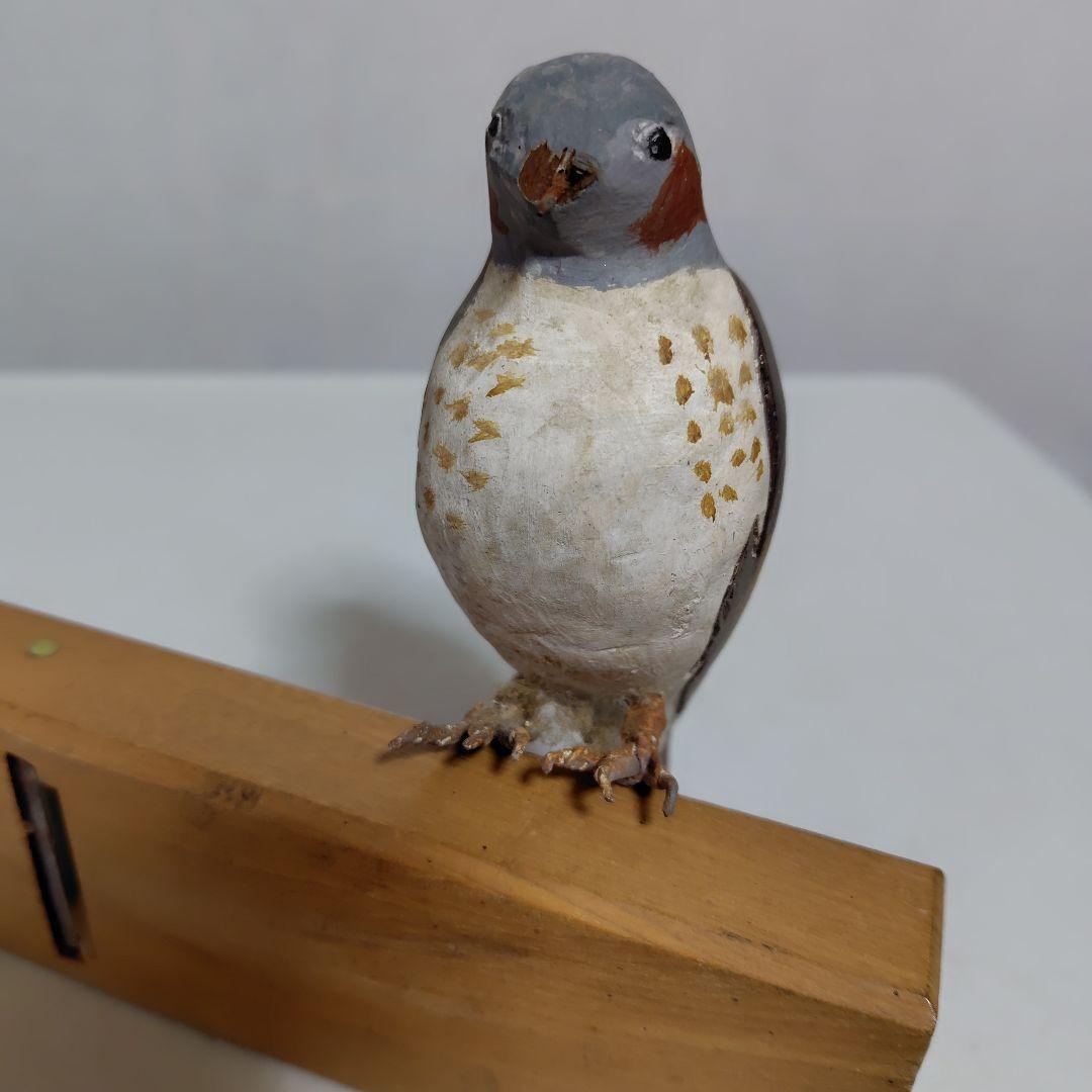 本物木彫の子鳥です。