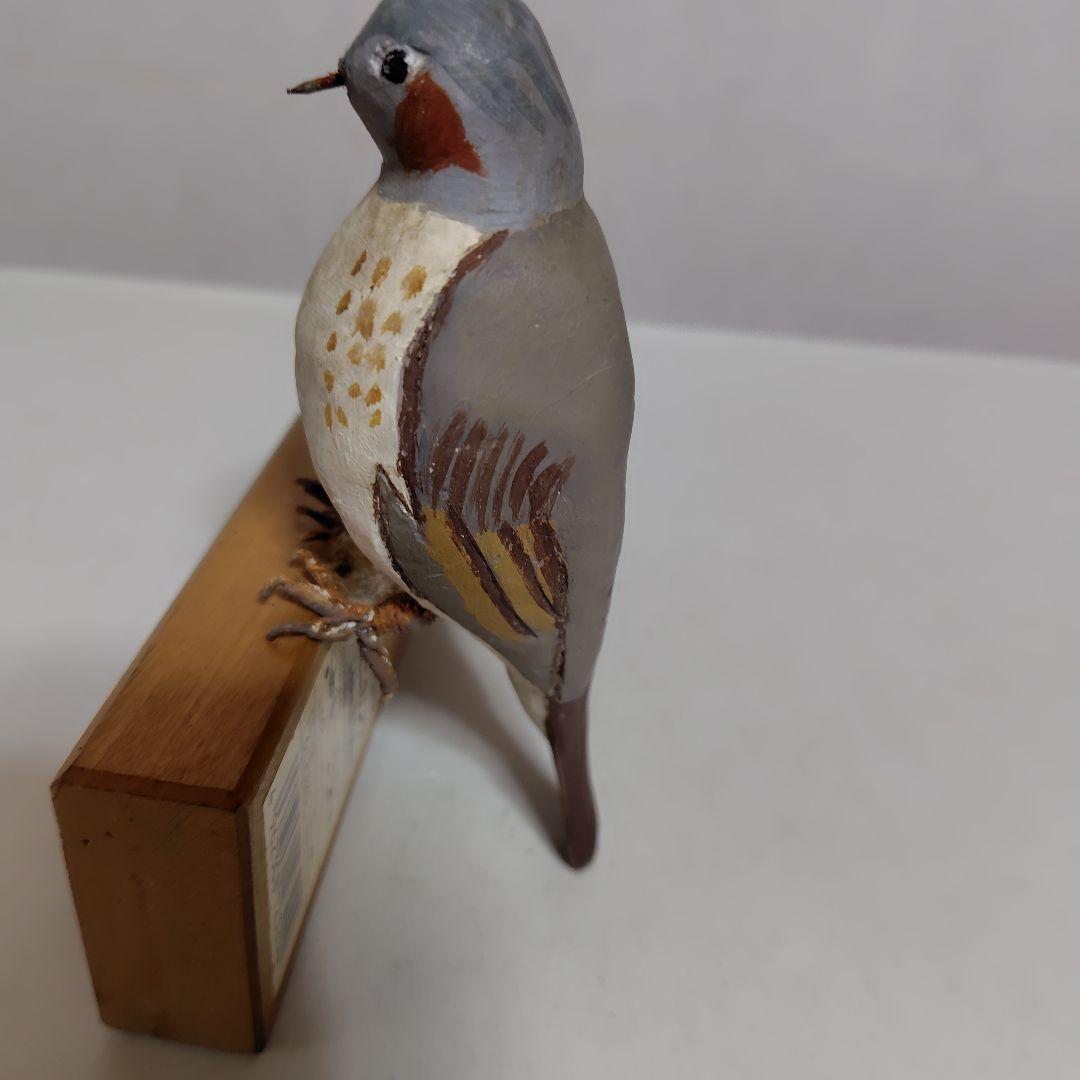 本物木彫の子鳥です。