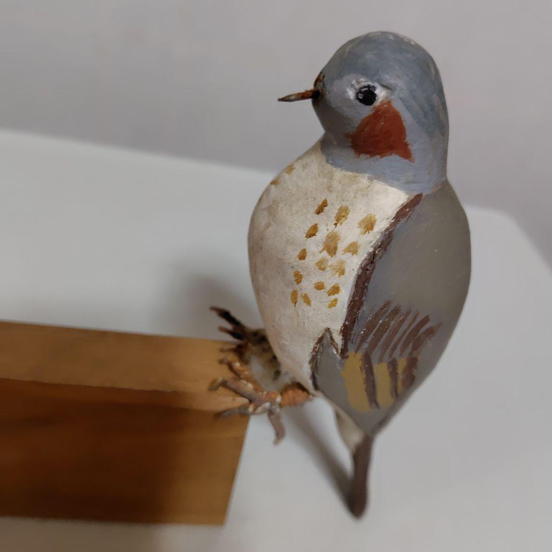 本物木彫の子鳥です。