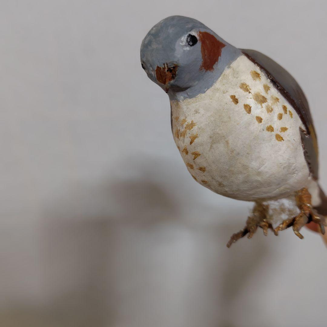 本物木彫の子鳥です。