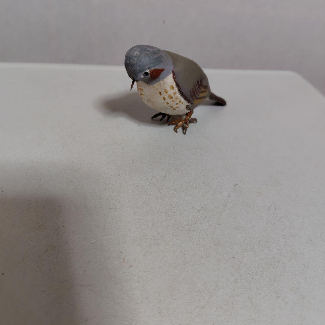 本物木彫の子鳥です。