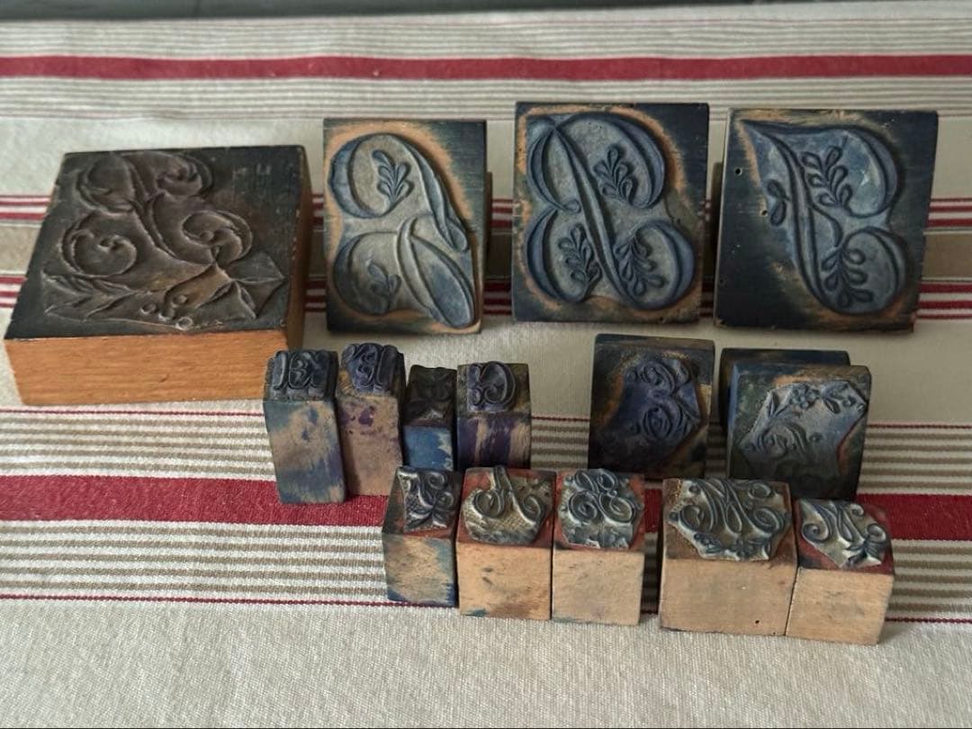 フランスアンティーク　モノグラム　刺繍　木製スタンプセット