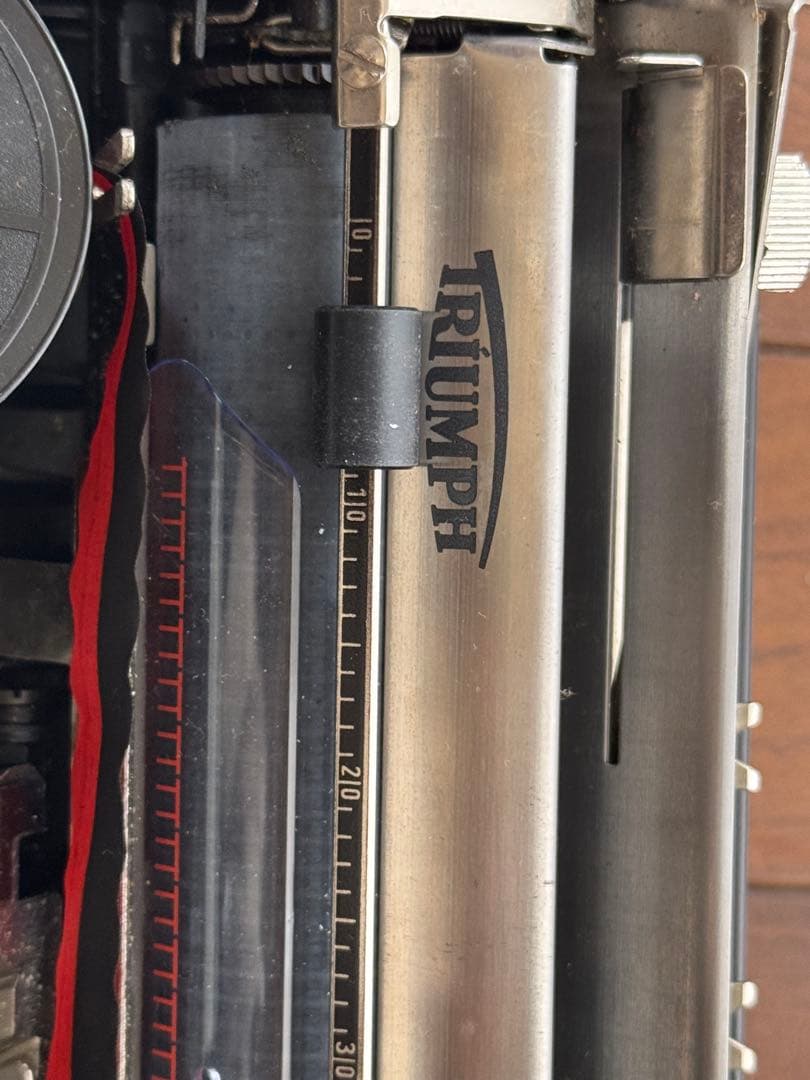 Contessa ホワイトタイプライター