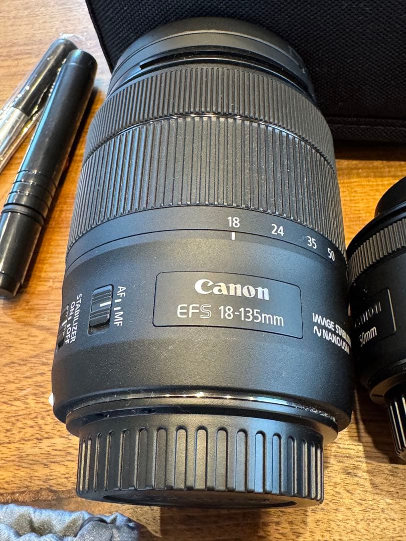 CanonEOS 9000D デジタル一眼レフカメラ　18-135 IS USM