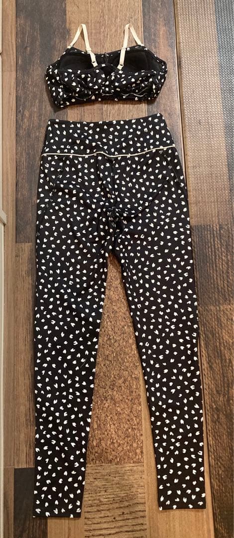 極美品　emmi yoga エミヨガ　ヨガウェア　ハート柄　S