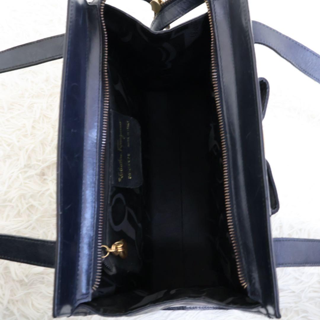 サルヴァトーレフェラガモ　ショルダーバッグ ブラック