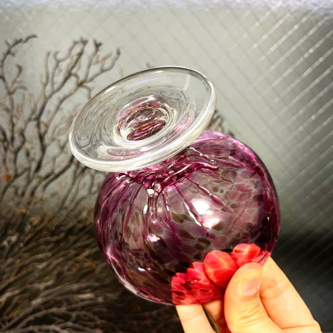 骨董　時代ガラス　希少　金赤色吹雪変わり紋　手裏剣脚付　氷コップ１客 ウラン