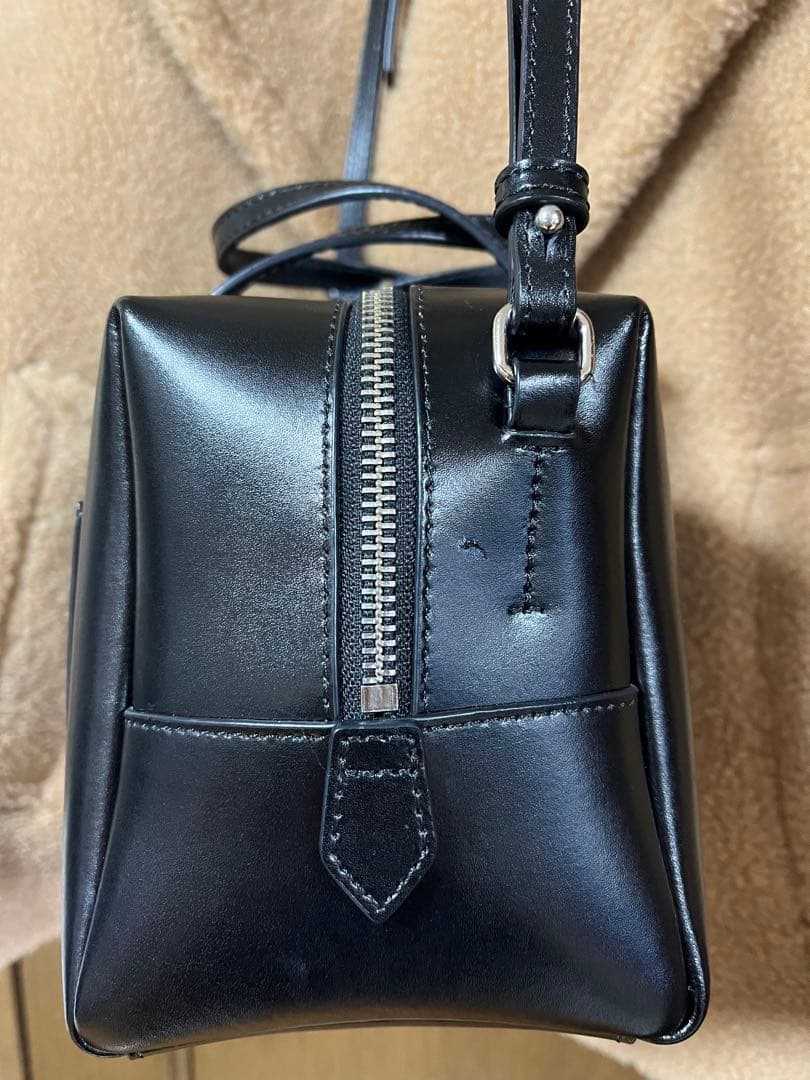 YAHKI ブラック ソフトボストン型ショルダーバッグ