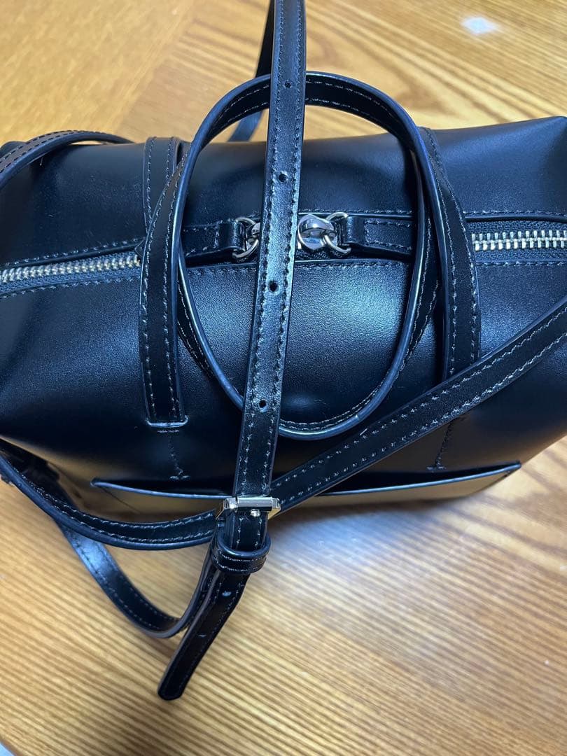 YAHKI ブラック ソフトボストン型ショルダーバッグ