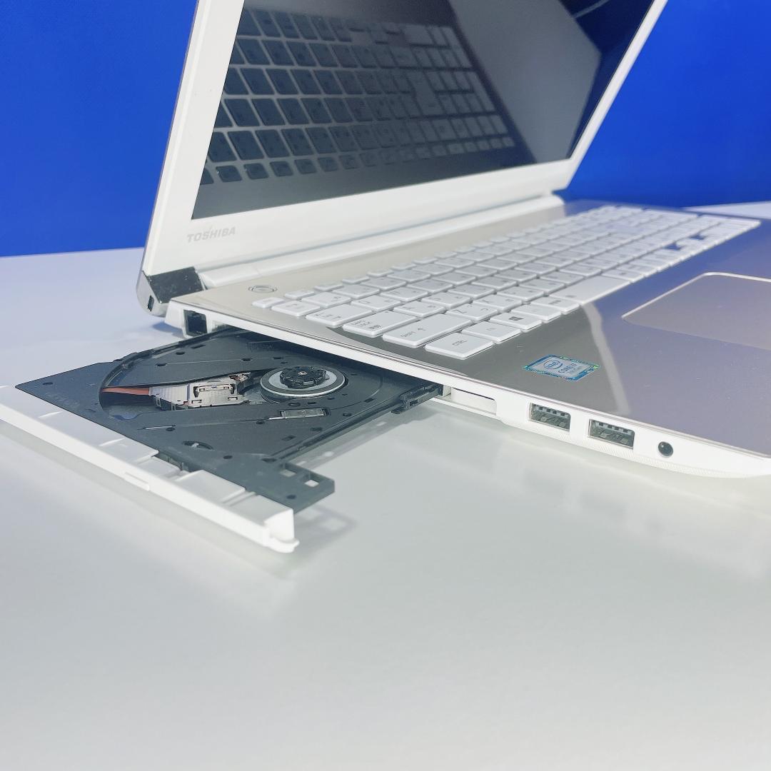 すぐ使える！corei7✨Win11新品SSD✨ゴールド✨東芝ノートPC薄型