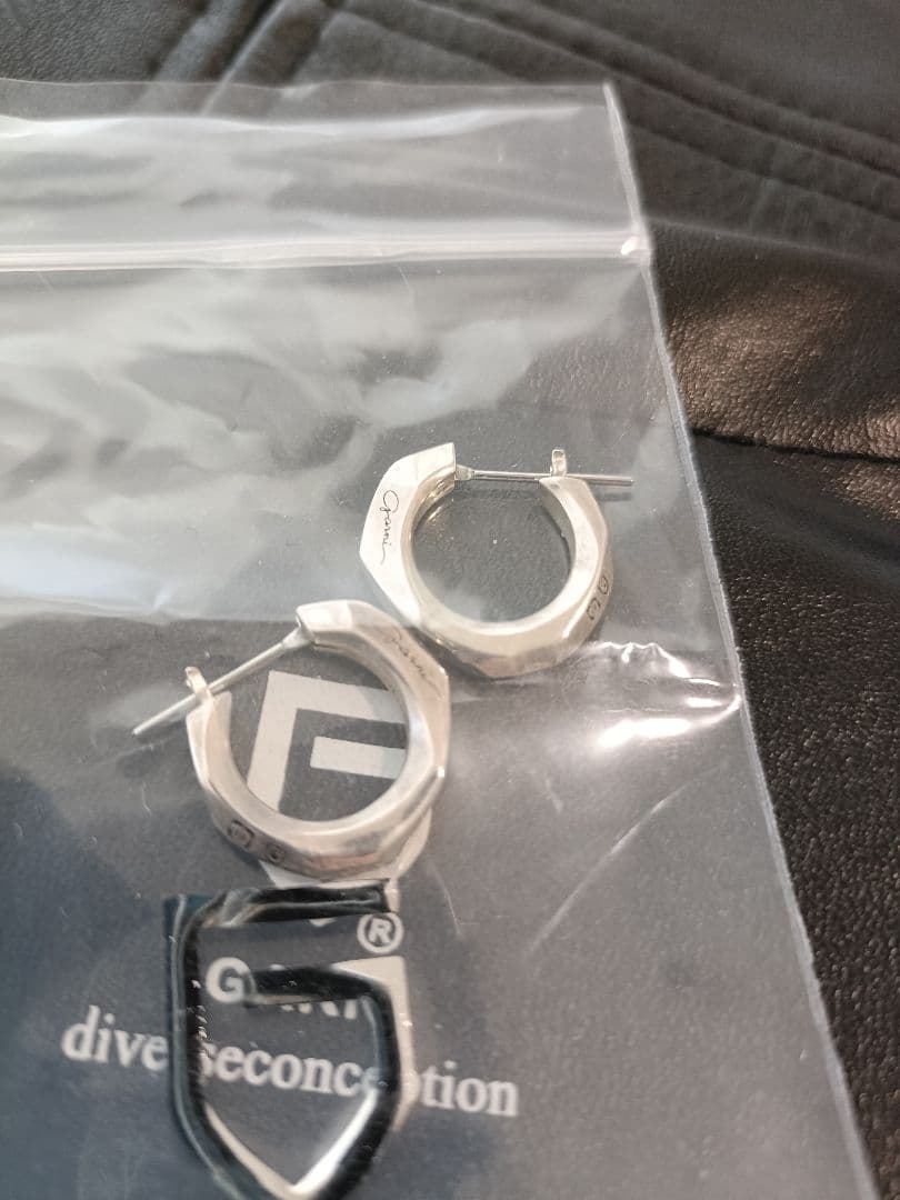 【美品】GARNI クロッケリー　シルバー フープピアス 両耳用