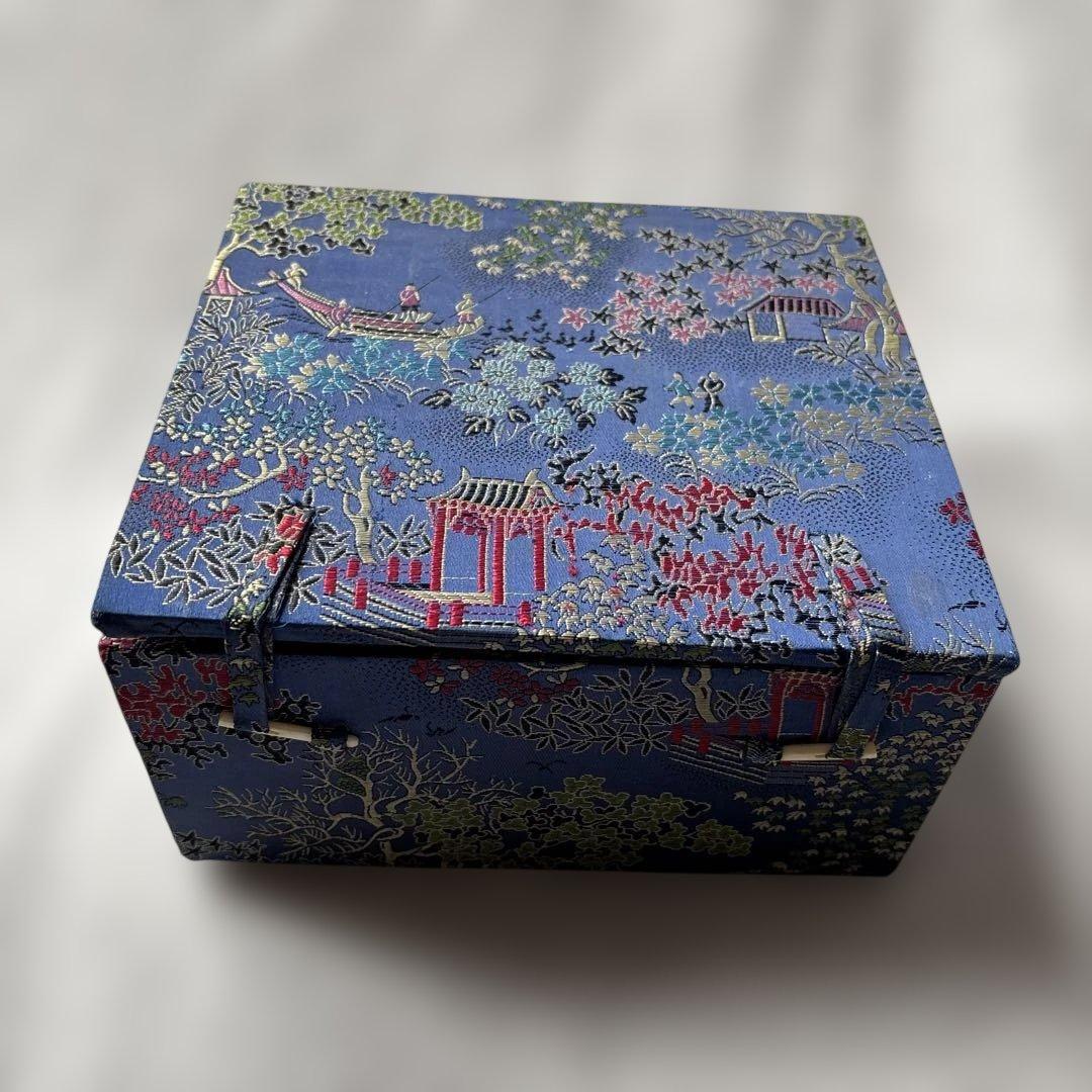 中国美術 内絵 飾り壺 2客セット 台座付 ぼんぼり風　染付 磁器 布貼箱