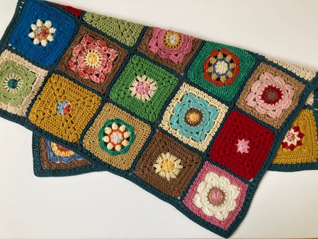 手編み　グラニースクエア　マルチカバー　ブランケット　ハンドメイド　かぎ針編み
