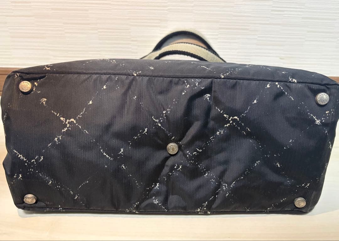 CHANEL の旧トラベルライントートバッグ　ブラック