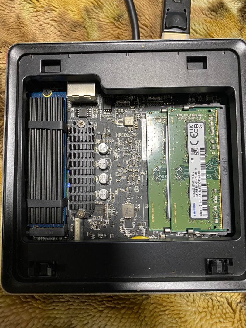 MINISFORUM ミニPC UM700 中古