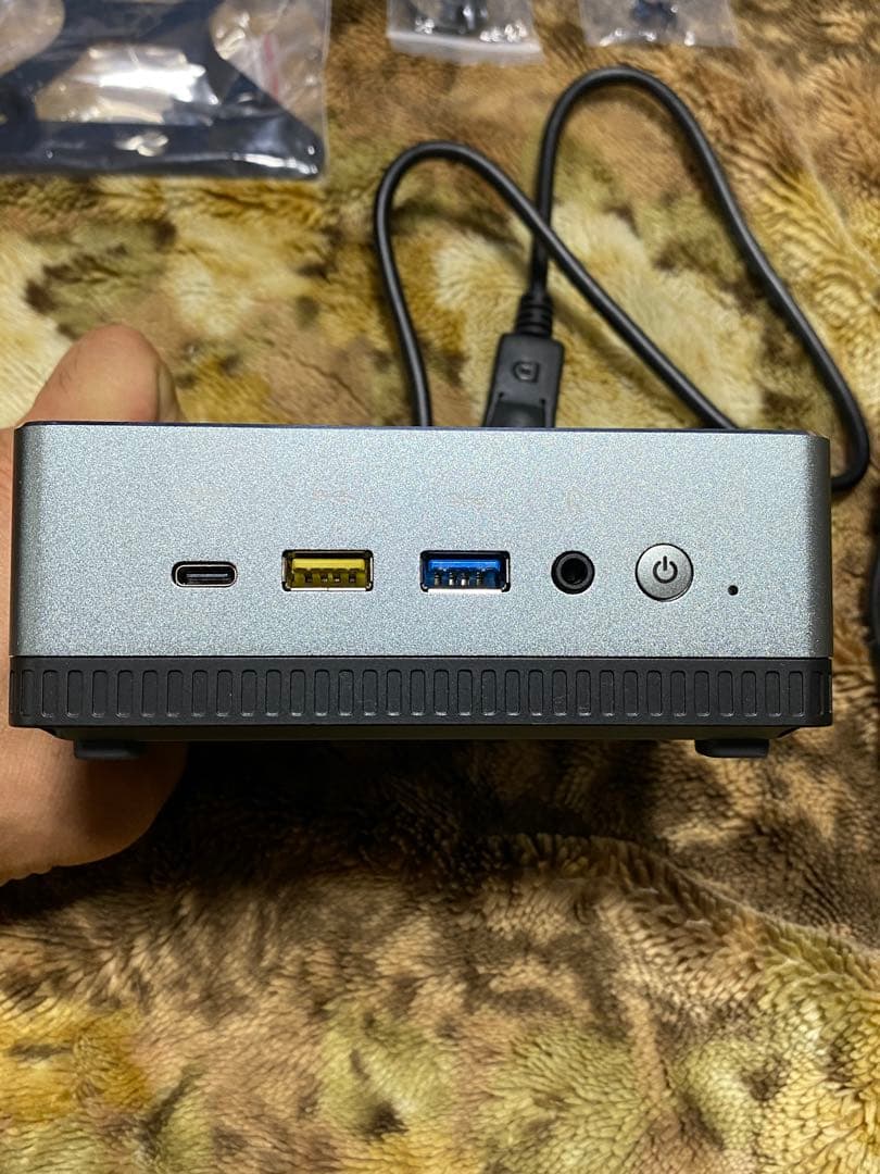 MINISFORUM ミニPC UM700 中古