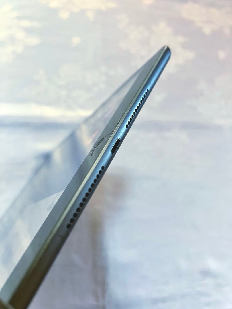 ★箱付き✨iPad 第8世代WiFi+Cellular Simフリー 32GB★