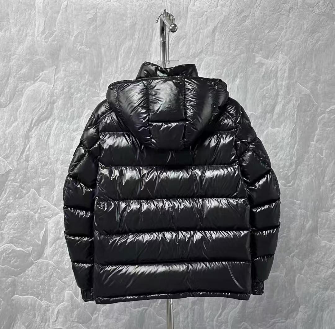 moncler 光沢のあるブラックダウンジャケット サイズ4
