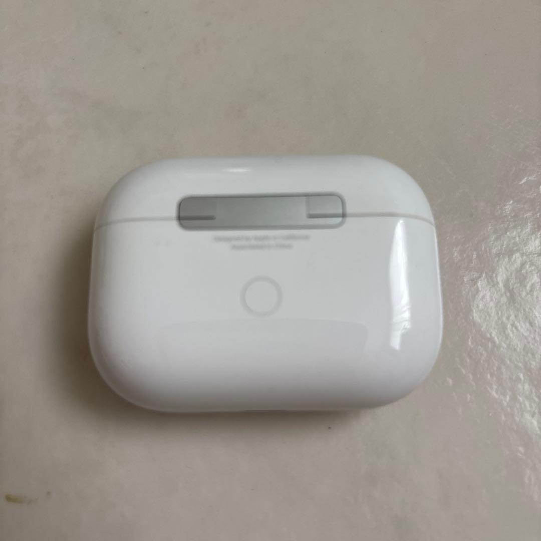 箱付き　正規品AirPods Pro spigenケース付き　ワイヤレスイヤホン