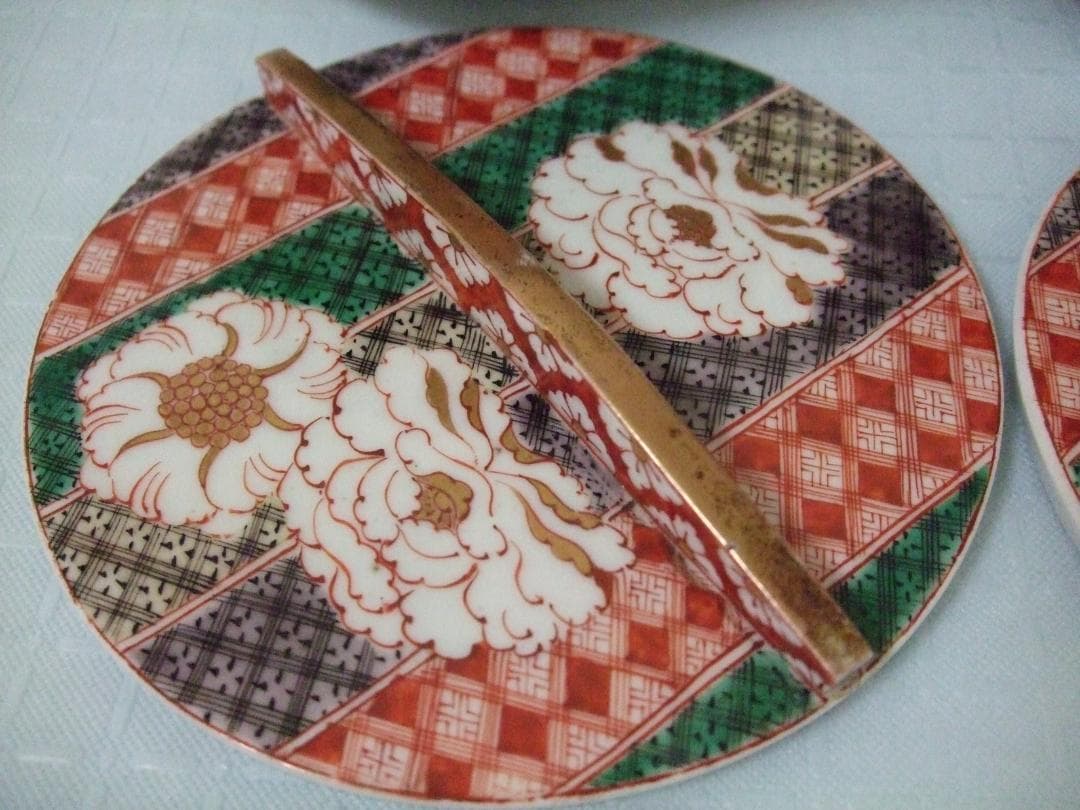 ★古美術品・古伊万里 金蘭手 蓋物碗 茶碗５客組 牡丹・吉祥文 木箱入り