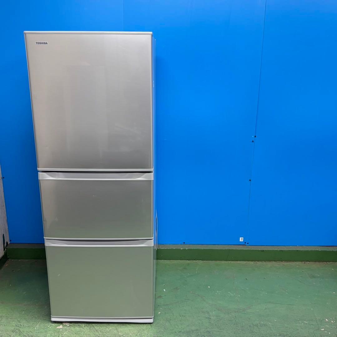 702 東芝大型冷蔵庫　300L強　小型　一人暮らし　右開き　自動製氷　シルバー