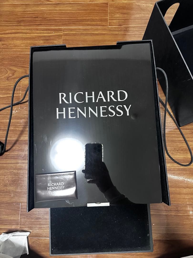 新品　Richard Hennessy