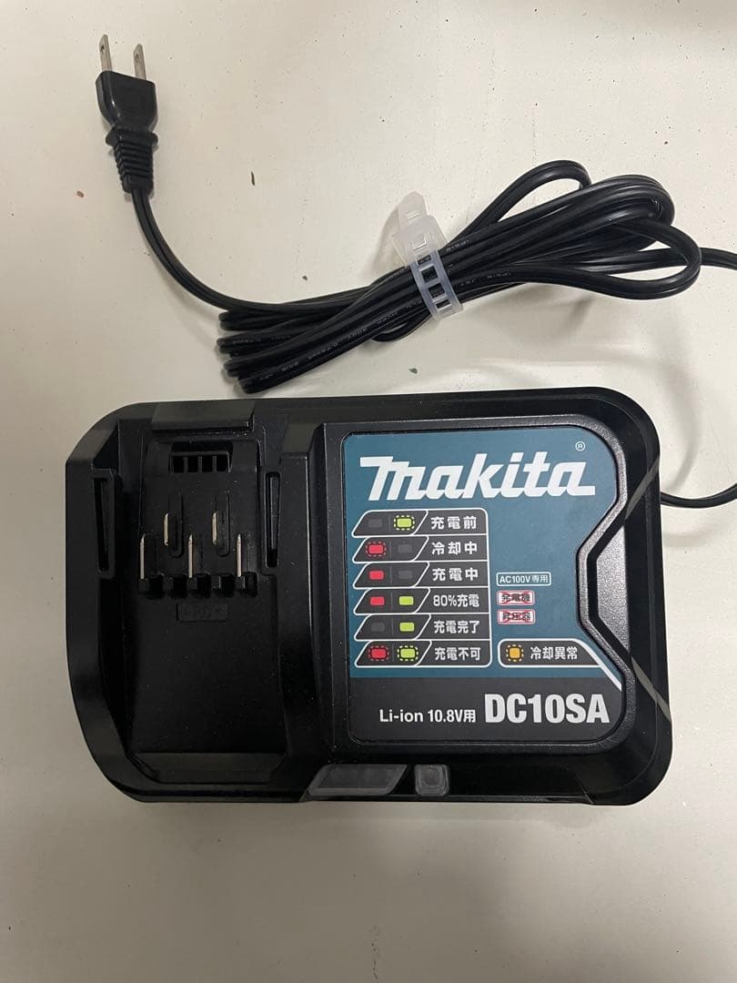 Makita マキタCL107FD充電式クリーナー（バッテリー付き）