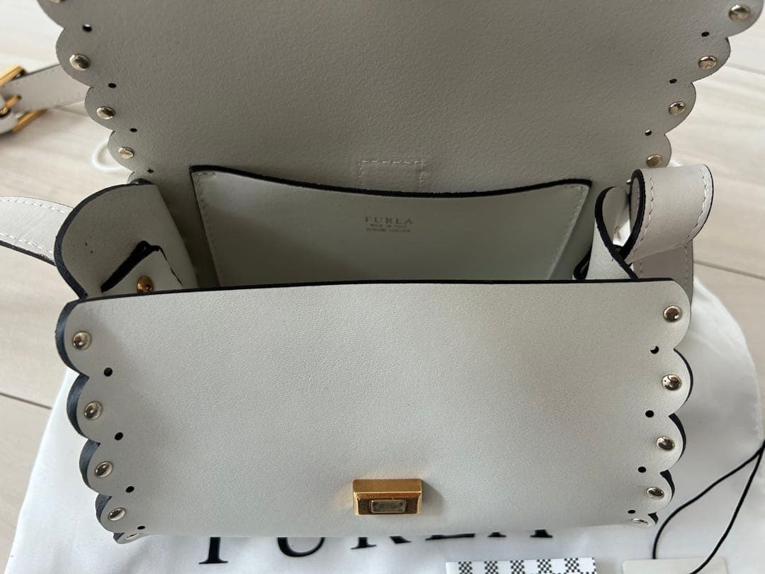 リー様◎新品希少☻FURLAフルラ スカラップミニショルダーバッグホワイト
