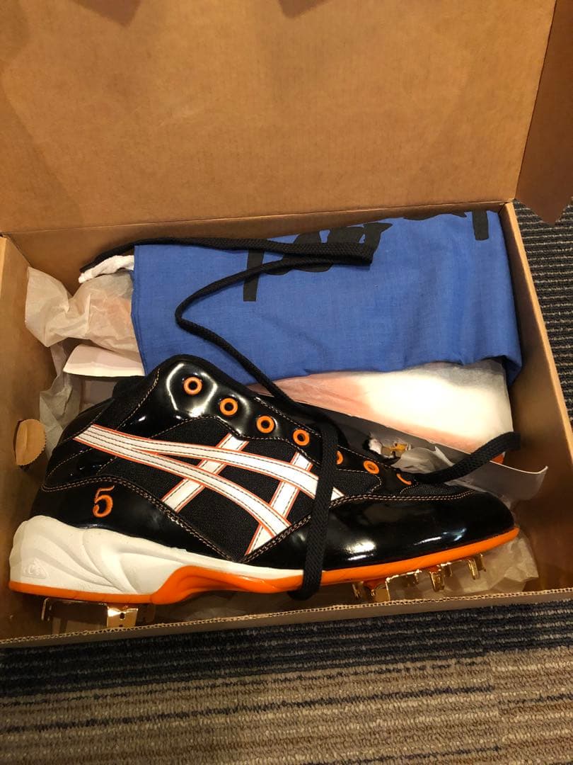 限定　新庄モデル　asicsスパイク