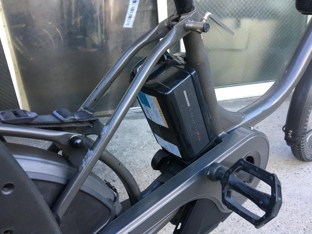 地域限定送料無料　ビッケ　子供乗せ　12,3AH　黒系　神戸市　電動自転車