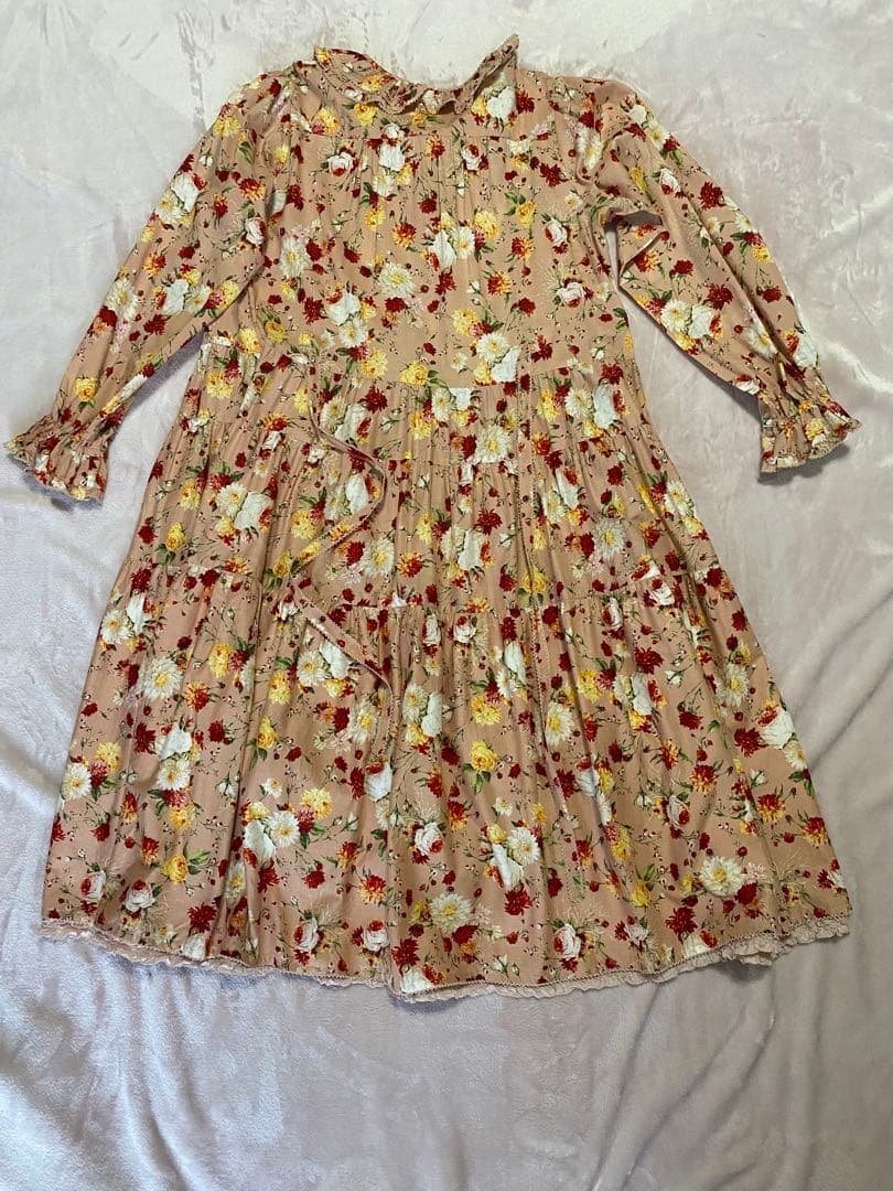 y*y様 花柄フリル襟長袖ワンピース