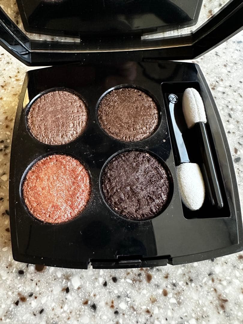 CHANELレ キャトル オンブル ツイード 04 ツイードブランエローズ