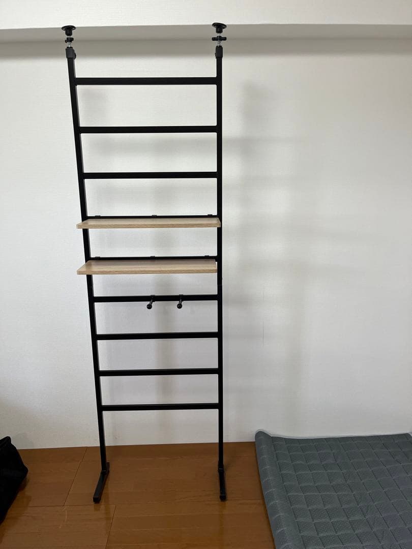 壁収納　突っ張りラック