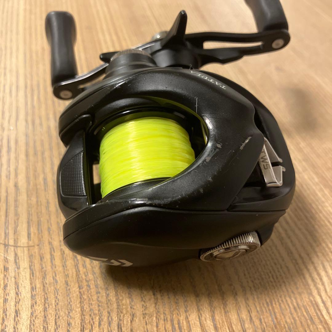 24タトゥーラ 8.1 ベイトリール 黒