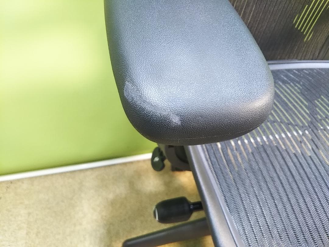 溶接エクレア　bk　アーロンチェア　Aサイズ　フル装備　レバー式可動肘